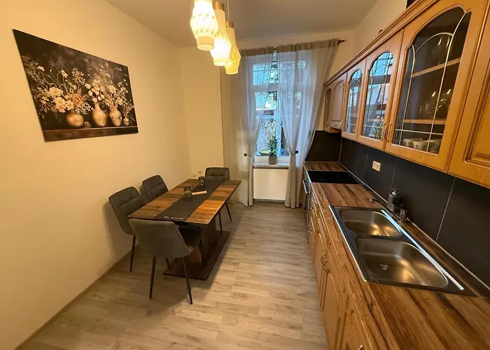 Andoniev 公寓 舍纳贝克